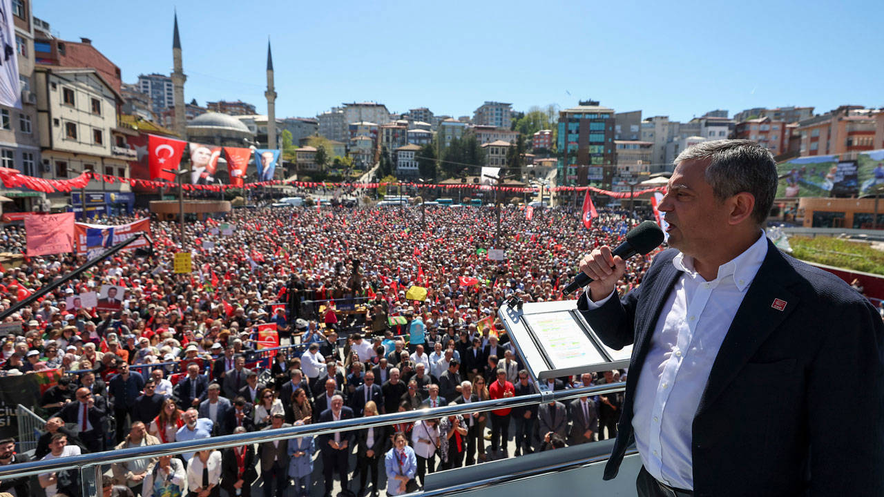 CHP'de Özgür Özel'e destek
